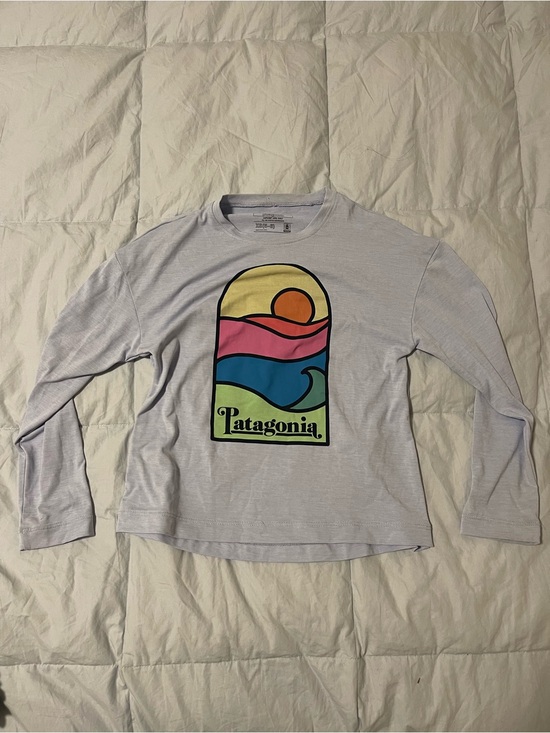 Patagonia Other - Patagonia Kids Long Sleeve Tee with Multicolor Sunset Graphic - Light Gray
